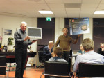 De TV met DVD en doos...